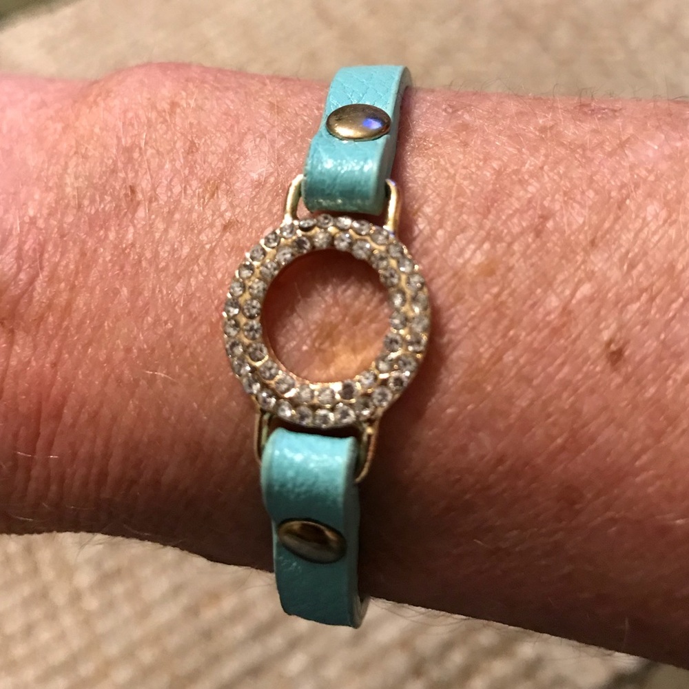 Teal Vegan leather bracelet W/CZ Diamonds 💎